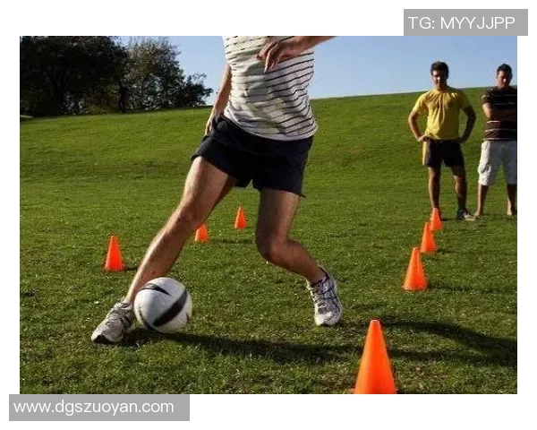 居家训练提升足球技巧的全方位攻略助你成为下一位球场明星