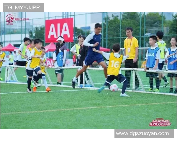 球星带动足球热潮助力青少年成长推动世界足球文化交流